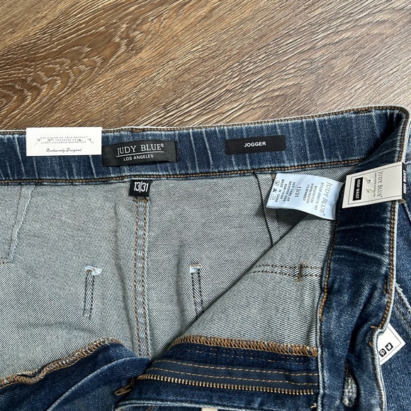 Judy Blue Jeans - Picture 5 of 7